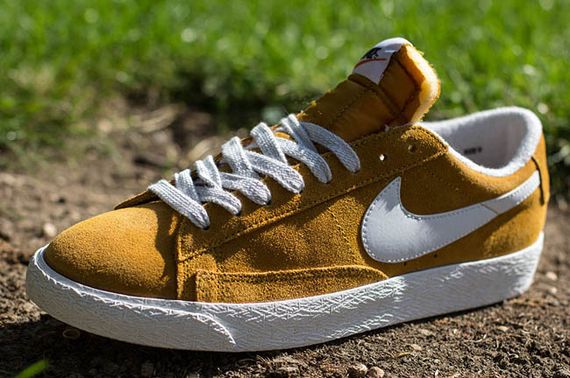 Nike Blazer Low - Gold Suede