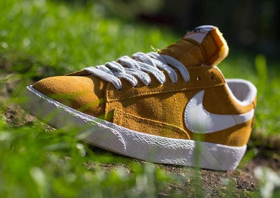 Blazer Low Gold Suede 2