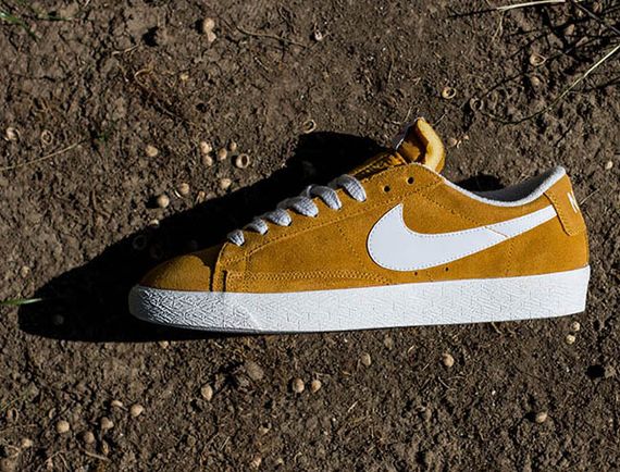 Blazer Low Gold Suede 3