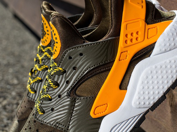 Nike Air Huarache Dark Loden Laser Orange Black 1