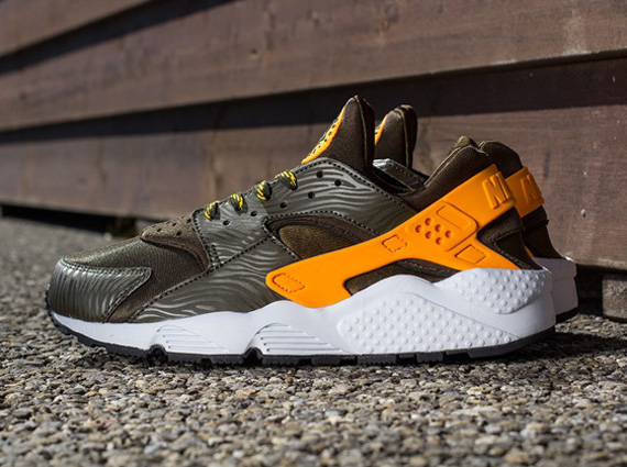 Nike Air Huarache Dark Loden Laser Orange Black 2