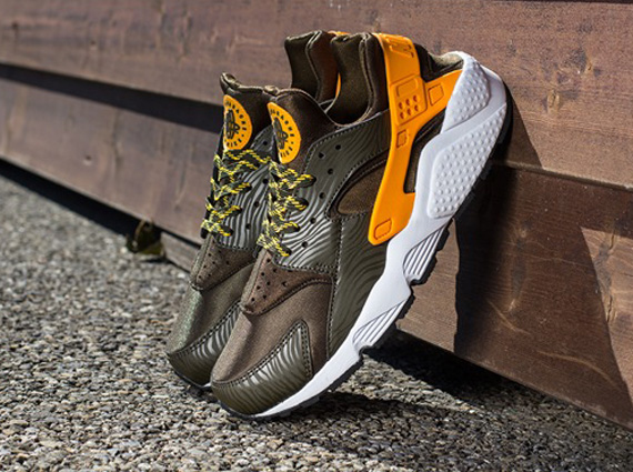 Nike Air Huarache Dark Loden Laser Orange Black 3