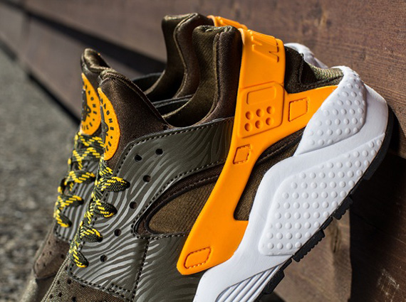 Nike Air Huarache Dark Loden Laser Orange Black 4