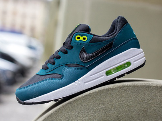 Nike Air Max 1 Gs Black Dark Sea Volt 2