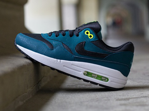 Nike Air Max 1 Gs Black Dark Sea Volt 3