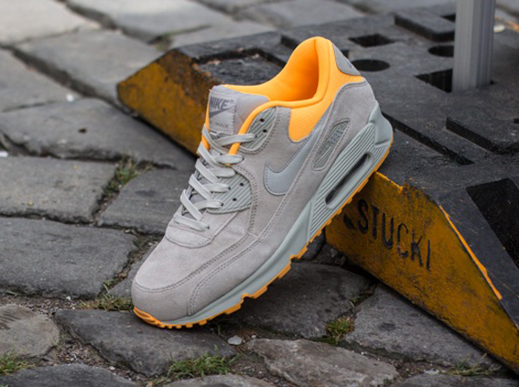 Nike Air Max 90 – Pale Grey – Laser Orange