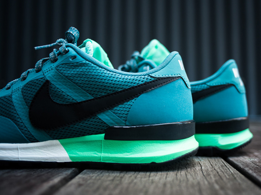 Nike Air Pegasus 80 30 Teal Green Glow 3