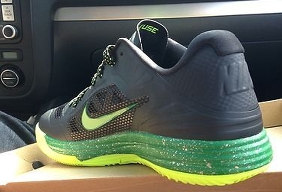 Nike Lunar Hypergamer Low Rajon Rondo 01