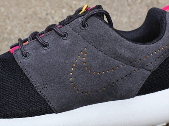 Nike Roshe Run - Black - Dark Charcoal - Pink