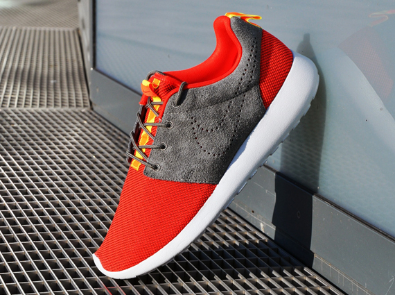 Nike Roshe Run Challenge Red Dark Pewter Total Crimson 6