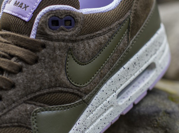 Nike Wmns Air Max 1 Dark Loden Medium Olive Sail 1