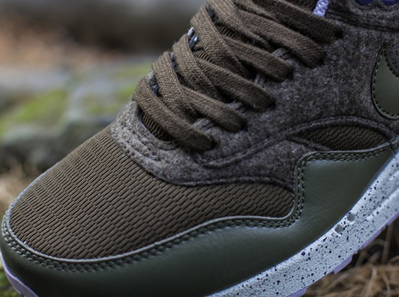 Nike Wmns Air Max 1 Dark Loden Medium Olive Sail 3