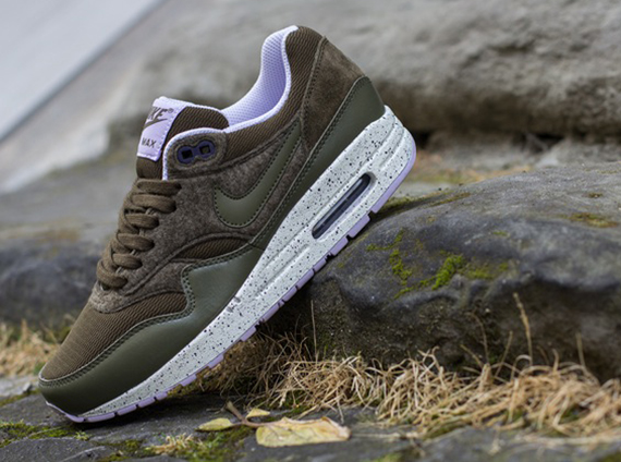 Nike WMNS Air Max 1 - Dark Loden - Medium Olive - Sail