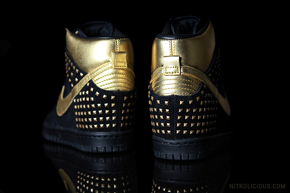 Nike Wmns Dunk Sky High Gold Stud 01