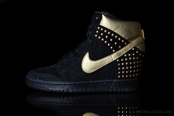 Nike Wmns Dunk Sky High Gold Stud 02