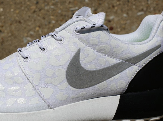 Nike WMNS Roshe Run Premium “Glow-in-the-Dark Leopard”