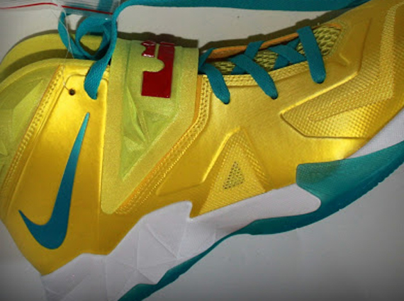 Nike Zoom Soldier VII - Sonic Yellow - Gamma Blue - Sample