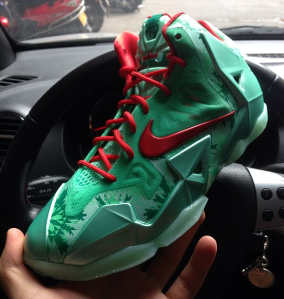 Christmas Lebron 11 Gs 3