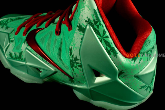 Christmas Lebrons Nike 11 8