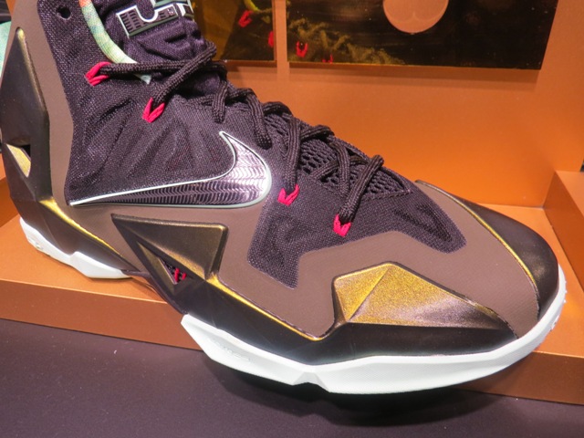 Kicks Lounge Lebron 11 Launch 12