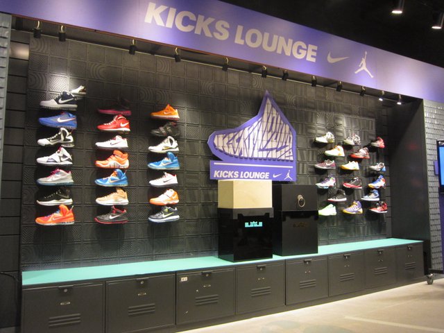 Kicks Lounge Lebron 11 Launch 20