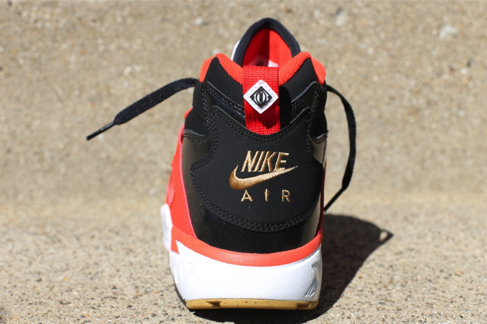 Nike Air Diamond Turf Black Orange Gold 01