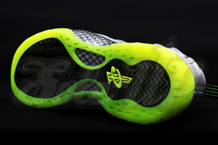 Nike Air Foamposite One Silver Black Neon 04