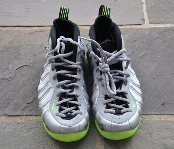 Nike Air Foamposite One Silver Volt 2