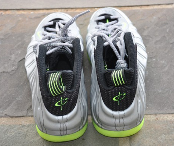 Nike Air Foamposite One Silver Volt 3