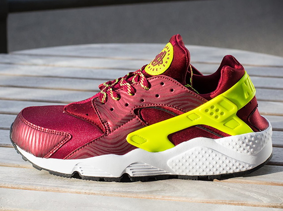 Nike Air Huarache Le Team Red Volt 2