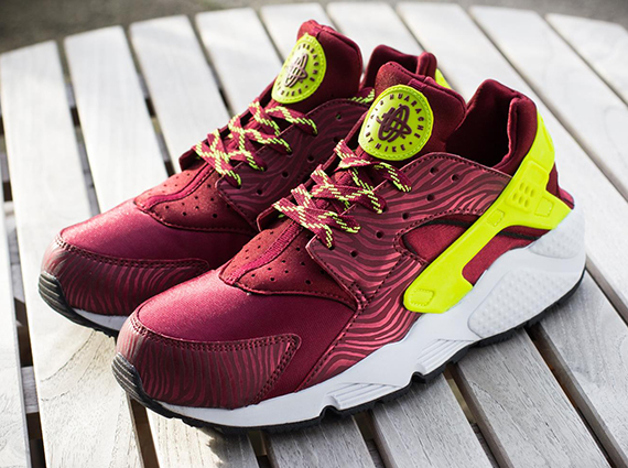 Nike Air Huarache Le Team Red Volt 4