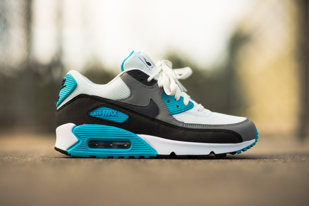 Nike Air Max 90 Essential Summit Blue White Medium Grey Black 05