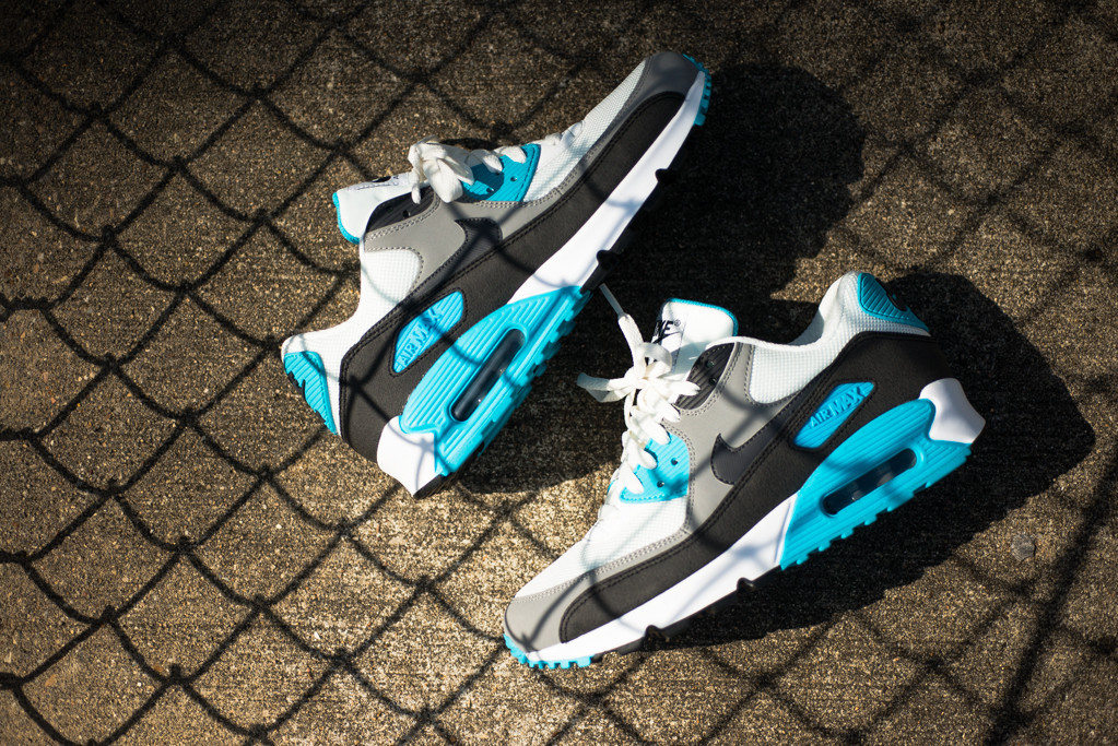 Nike Air Max 90 Essential Summit Blue White Medium Grey Black 06