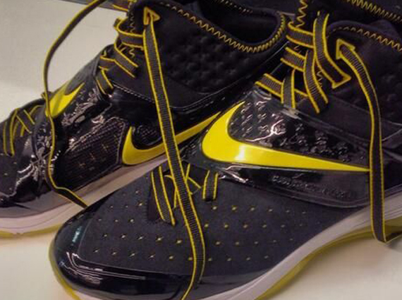 Nike CJ81 Trainer Max "Oregon Ducks" PE