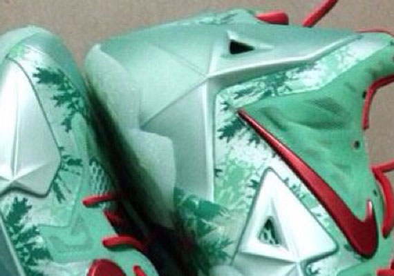 Nike LeBron 11 GS "Christmas"