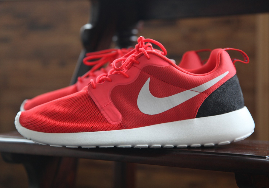 Nike Roshe Run Hyperfuse - Light Crimson - Pure Platinum - Black