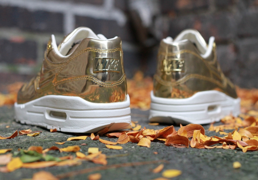 Nike Wmns Air Max 1 Liquid Gold 06