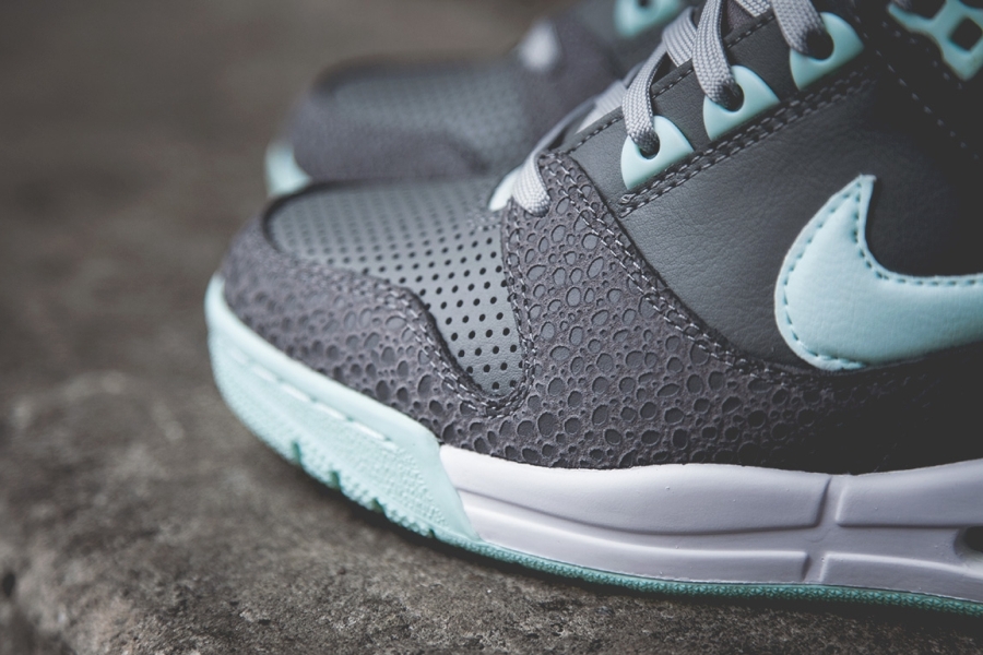 Nike Wmns Air Revolution Sky High Canyon Grey Teal Tint 02