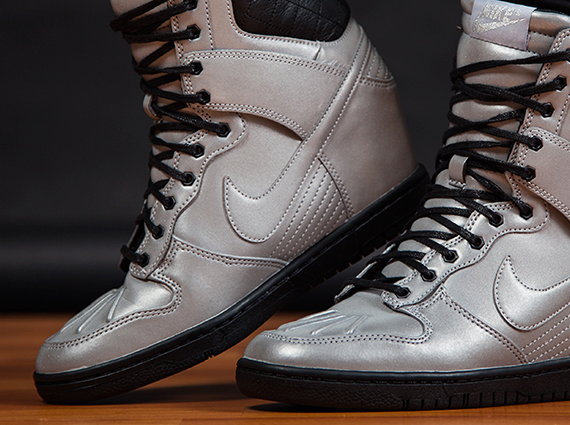 Nike WMNS Dunk Sky Hi SneakerBoot PRM "Reflective Silver"