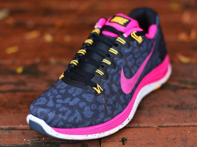 Nike Wmns Lunarglide 5 Black Armory 1