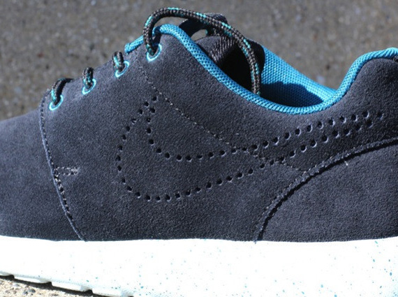 Nike WMNS Roshe Run Suede - Black - Dark Sea