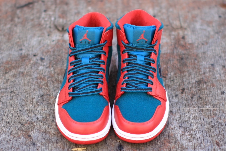 Air Jordan 1 Mid Gym Red Dark Sea Available 01