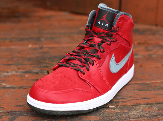 Air Jordan 1 Retro High Premier Arriving At Retailers 2