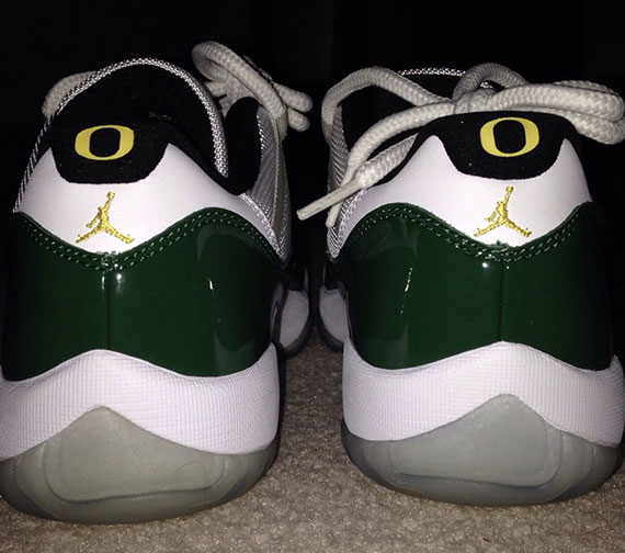 Air Jordan 11 Low Oregon Ducks