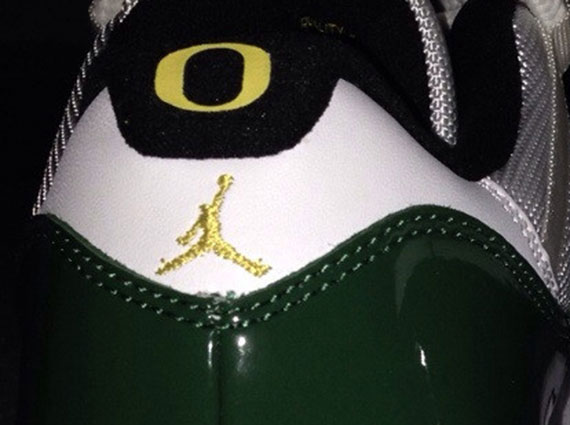 Air Jordan 11 Low "Oregon Ducks"