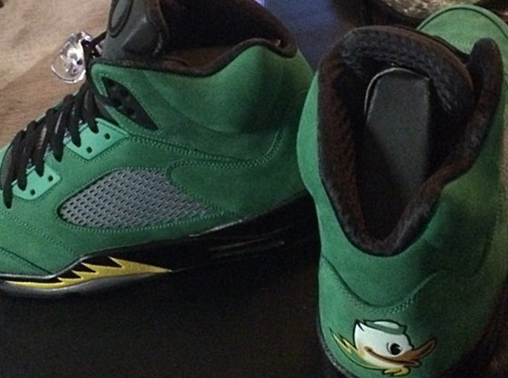 Kevin Durant Shows Off His Air Jordan 5 “Oregon Ducks”