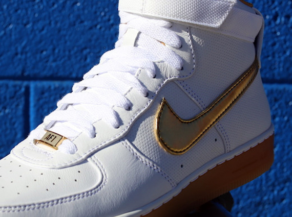 Nike Air Force 1 Downtown High Premium – White – Metallic Gold