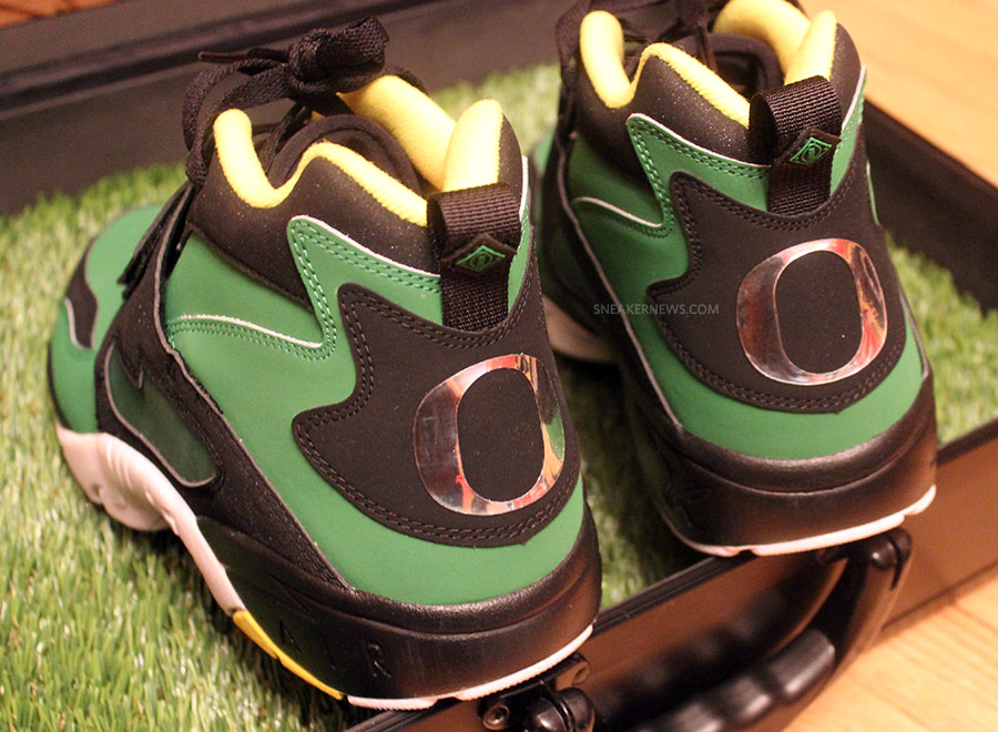 Nike Air Diamond Turf Oregon Ducks Special Edition Case 2