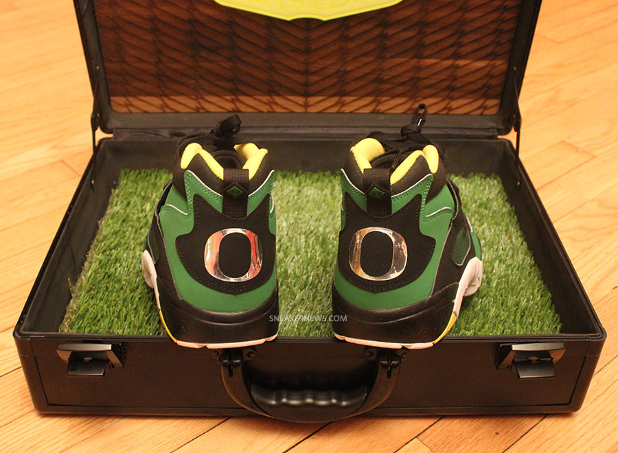 Nike Air Diamond Turf Oregon Ducks Special Edition Case 3