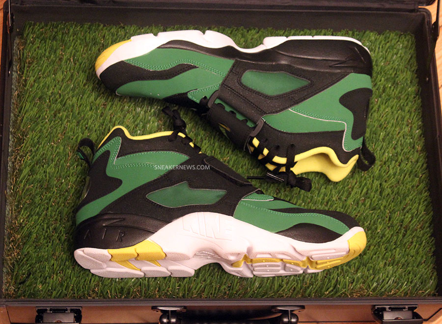 Nike Air Diamond Turf Oregon Ducks Special Edition Case 4